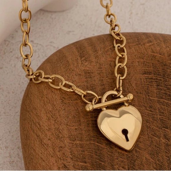 Jewelry - NEW 18K Gold Plated Heart Lock Toggle Link Chain Necklace